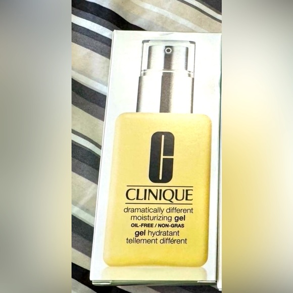 Clinique Dramatically Different Moisturizing Gel - Picture 2 of 2